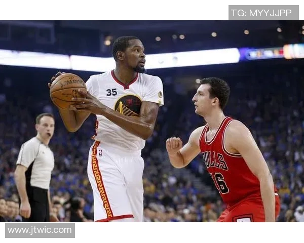 勇士与灰熊激战正酣NBA直播精彩瞬间回顾与分析