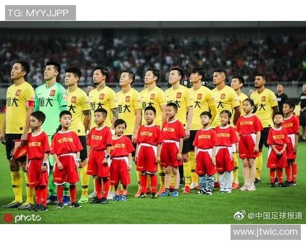 2017年恒大与东方足球队精彩对决回顾及赛季分析